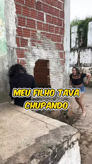 mae chupando filho dormindo