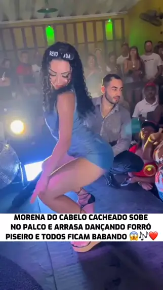 menina de cabelo cacheado dançando funk árvore | ...| Kwai