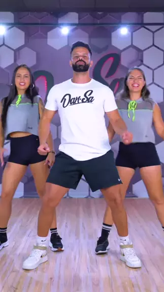 Ani Rocha dançando funk ao som de Fernanda às 10 d ...| Kwai