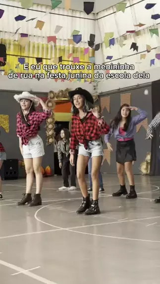 menininha dancando na festa junina | Discover